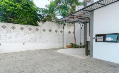 Kost Palmerah Urbanest Inn House Slipi