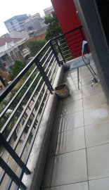 balkon setiap lantai