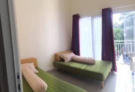 1 kamar 2 bed + balcony 