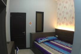 Oval kost AC (spt guest house) studio room , kamar mandi dalam