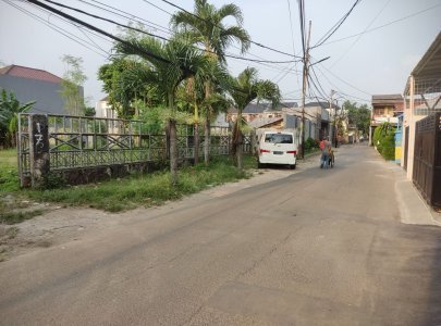 Disewakan rumah 3 Lt strategis Kahfi 1 dekat pintu tol Brigif