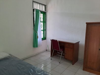 DISEWAKAN KAMAR KOST ISI LOKASI STRATEGIS DEKAT UNIV MERCUBUANA (0816681103)