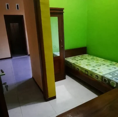 Kost Putri / kost muslimah (kampus UMM, Kampus Pascasarjana UIN Malang, Kampus Farmasi UIN Malang)