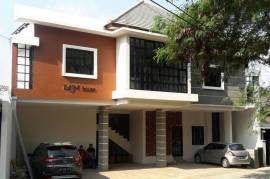 Kost Putri Eksekutif RAJNI house dgn BALKON PRIBADI dekat UGM UNY UPN