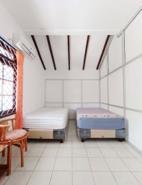 Kost Putri (Karyawati/Mahasiswi) Surabaya Barat