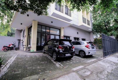 Kost Toba Mansion by AbdiHome Double Bed Dengan Balkon Dekat Ke GBK