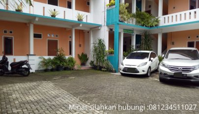 Griya Chandra Kost putra dan putri kamar mandi dan dapur dalam