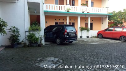 Griya Chandra Kost putra dan putri kamar mandi dan dapur dalam