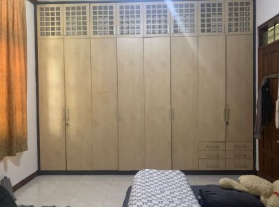 KAMAR KOST EXCLUSIVE DENGAN VIEW KOLAM RENANG & LOKASI STRATEGIS DEKAT DENGAN APOTIK, ALFAMIDI