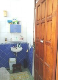 KAMAR KOST EXCLUSIVE DENGAN VIEW KOLAM RENANG & LOKASI STRATEGIS DEKAT DENGAN APOTIK, ALFAMIDI