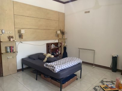 KAMAR KOST EXCLUSIVE DENGAN VIEW KOLAM RENANG & LOKASI STRATEGIS DEKAT DENGAN APOTIK, ALFAMIDI