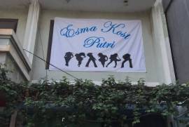 Esma Kost Putri