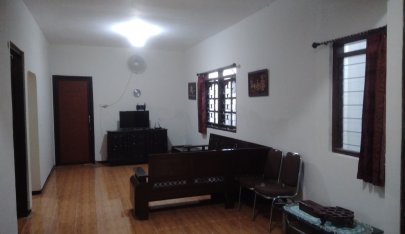 Homestay Semarang strategis di Undip Tembalang penginapan sewa rumah harian untuk Rombongan 