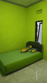 kamar tidr dengan spring bed