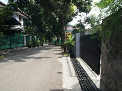 Jalan depan rumah