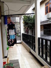 Kost 26 Karang Anyar, Pria dan Wanita, Sawah Besar