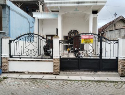 Di KOST kan / Di KONTRAK kan - Rumah besar di Manukan Surabaya Barat