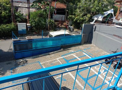 Kosan pagar biru