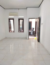 Hokky kost kosongan Tukad Badung Utama (pinggir jalan besar)