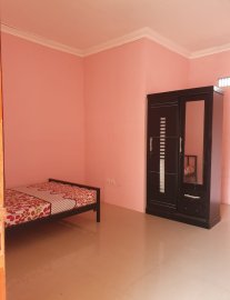 Kost AC exclusive pinggir jalan ditengah kota Karawang +furniture/wifi