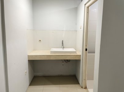 Kontrakan unfurnished 2 lantai Jakarta Barat / karang tengah / Puri Indah / Green Lake City / Meruya