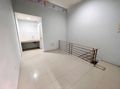 Kontrakan unfurnished 2 lantai Jakarta Barat / karang tengah / Puri Indah / Green Lake City / Meruya