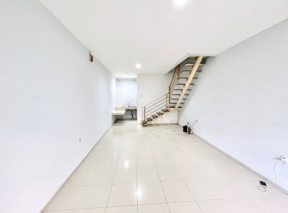 Kontrakan unfurnished 2 lantai Jakarta Barat / karang tengah / Puri Indah / Green Lake City / Meruya