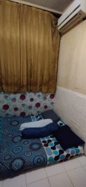 Kost AC dekat pusat perdagangan