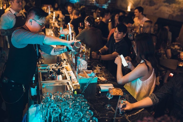 Top 10 Quán Lounge Sài Gòn Nổi Tiếng Để Chill Cùng Bạn Bè