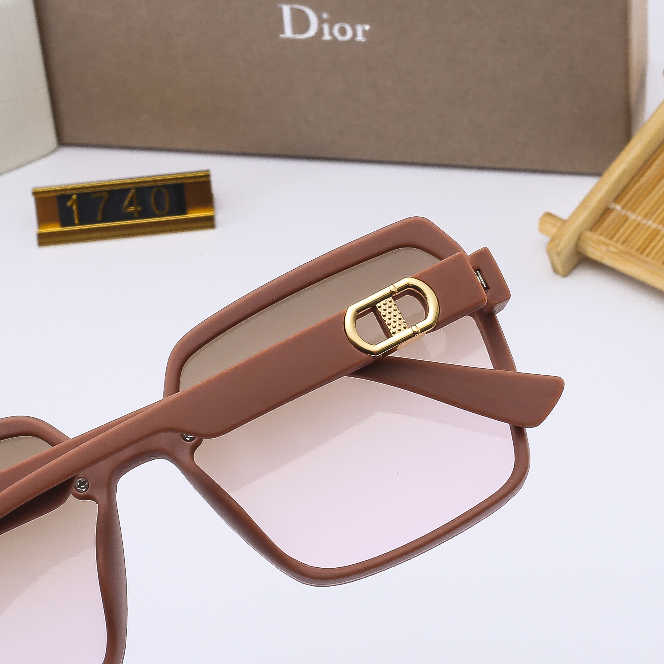 314-9147-T    18.79$ DIOR gallery