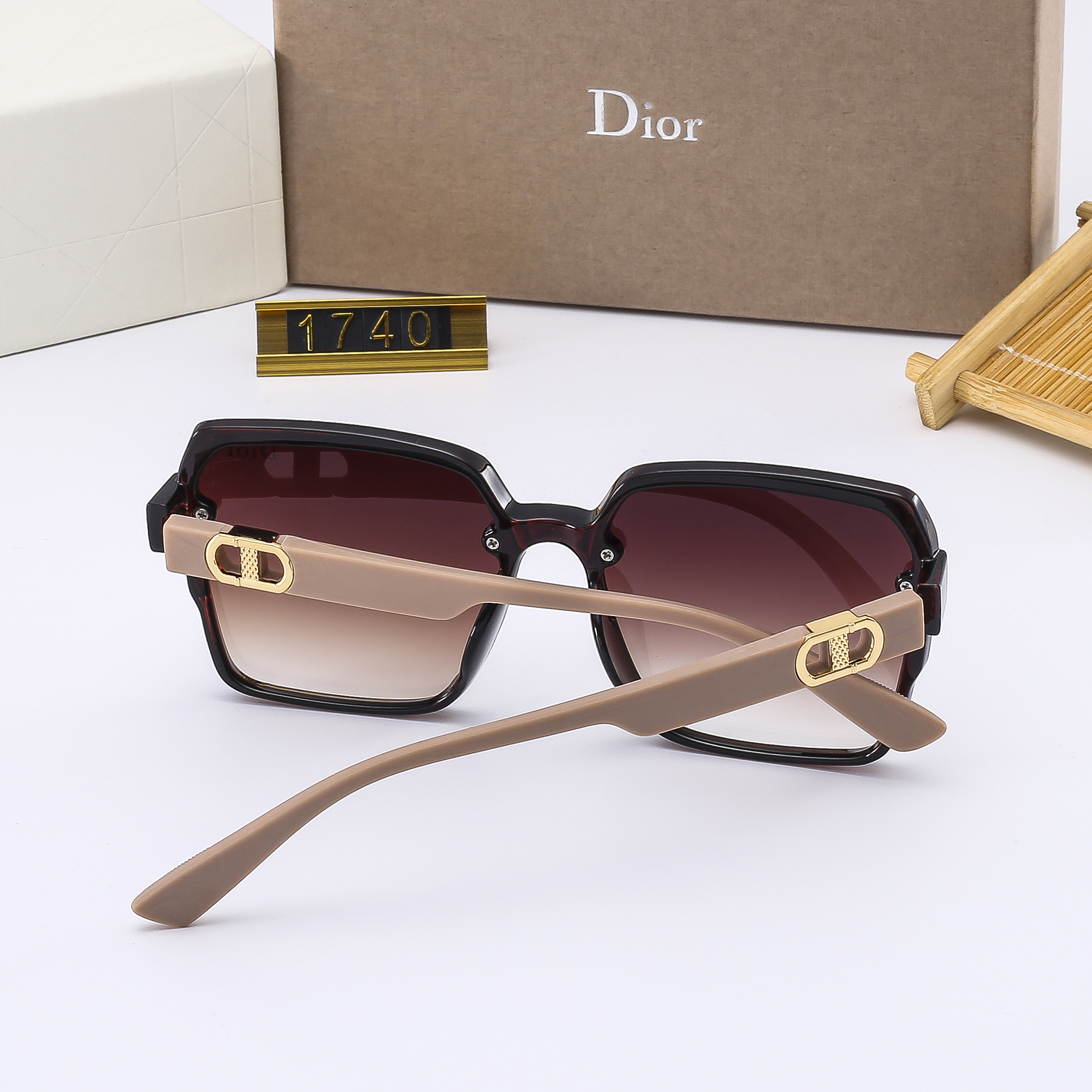 314-9147-T    18.79$ DIOR gallery