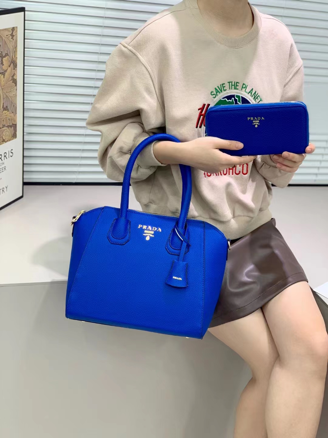 46.82$ Prada    code  404-6365-R gallery