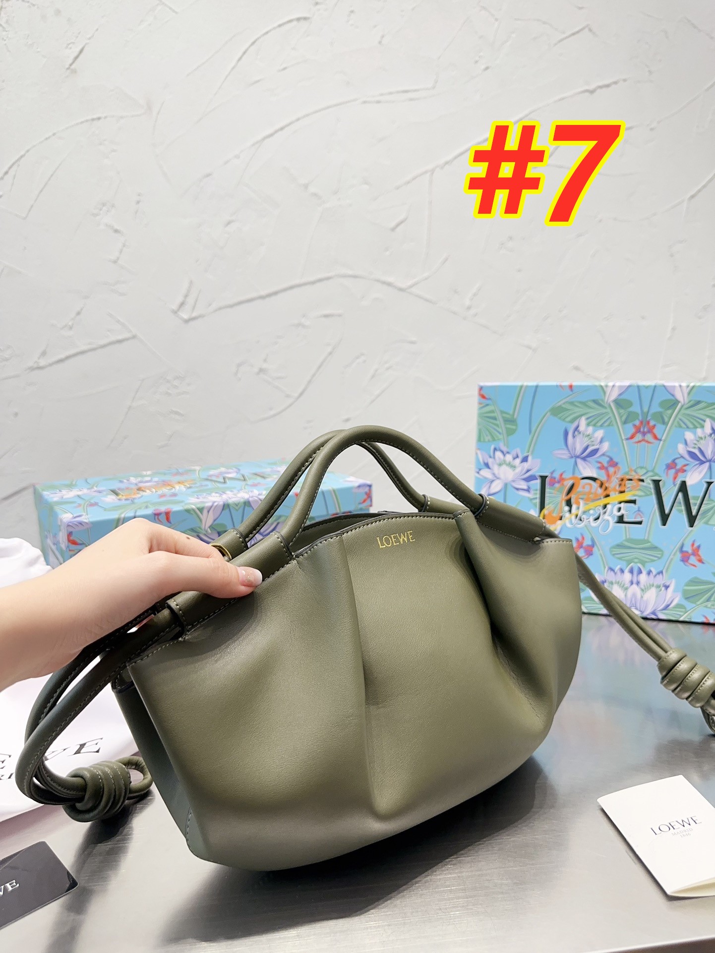 61.2$-LOEWE   9858-T gallery