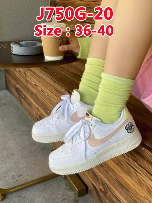 8678-T   43.66$ NIKE gallery