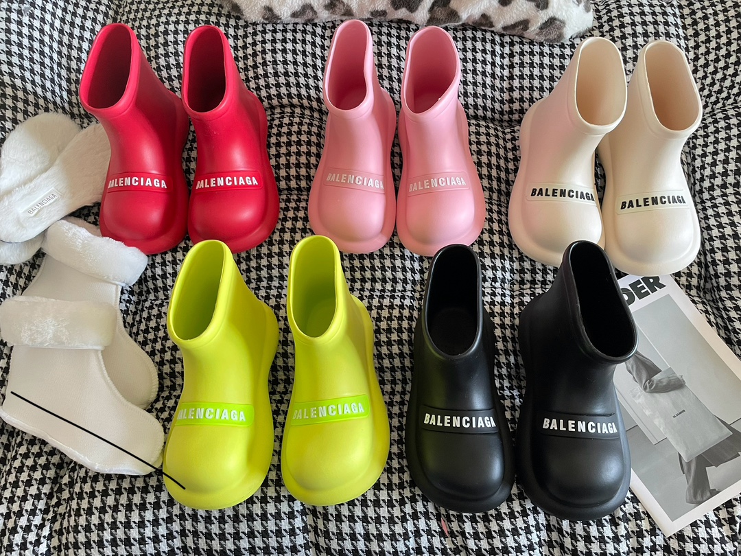 BALENCIAGA 54.66$  code 356-6803-R gallery