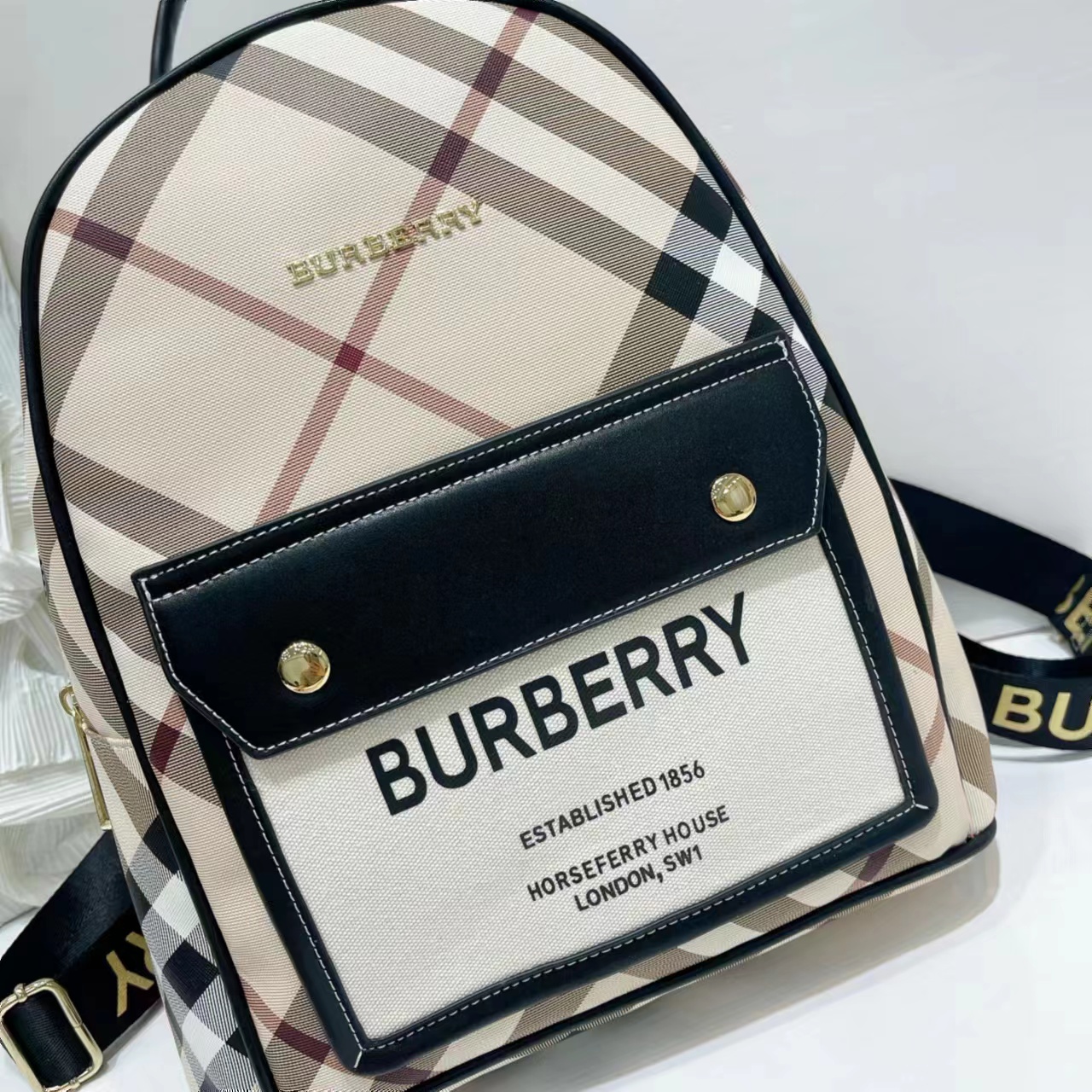 BURBERRY 36.73$    code  404-6760-R gallery