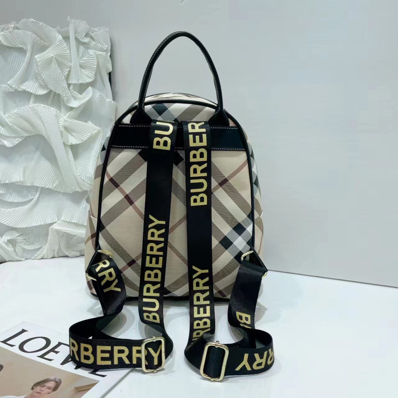 BURBERRY 36.73$    code  404-6760-R gallery