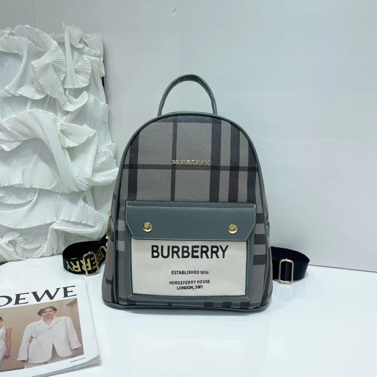 BURBERRY 36.73$    code  404-6760-R gallery