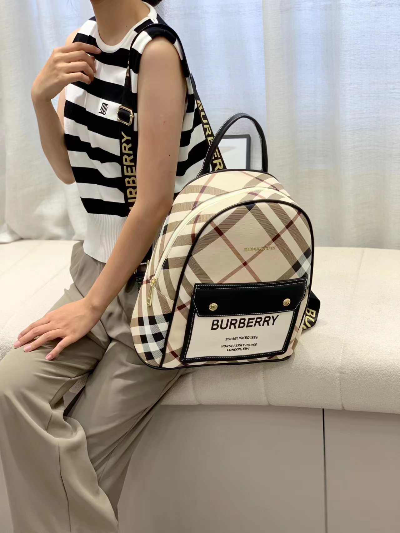 BURBERRY 36.73$    code  404-6760-R gallery