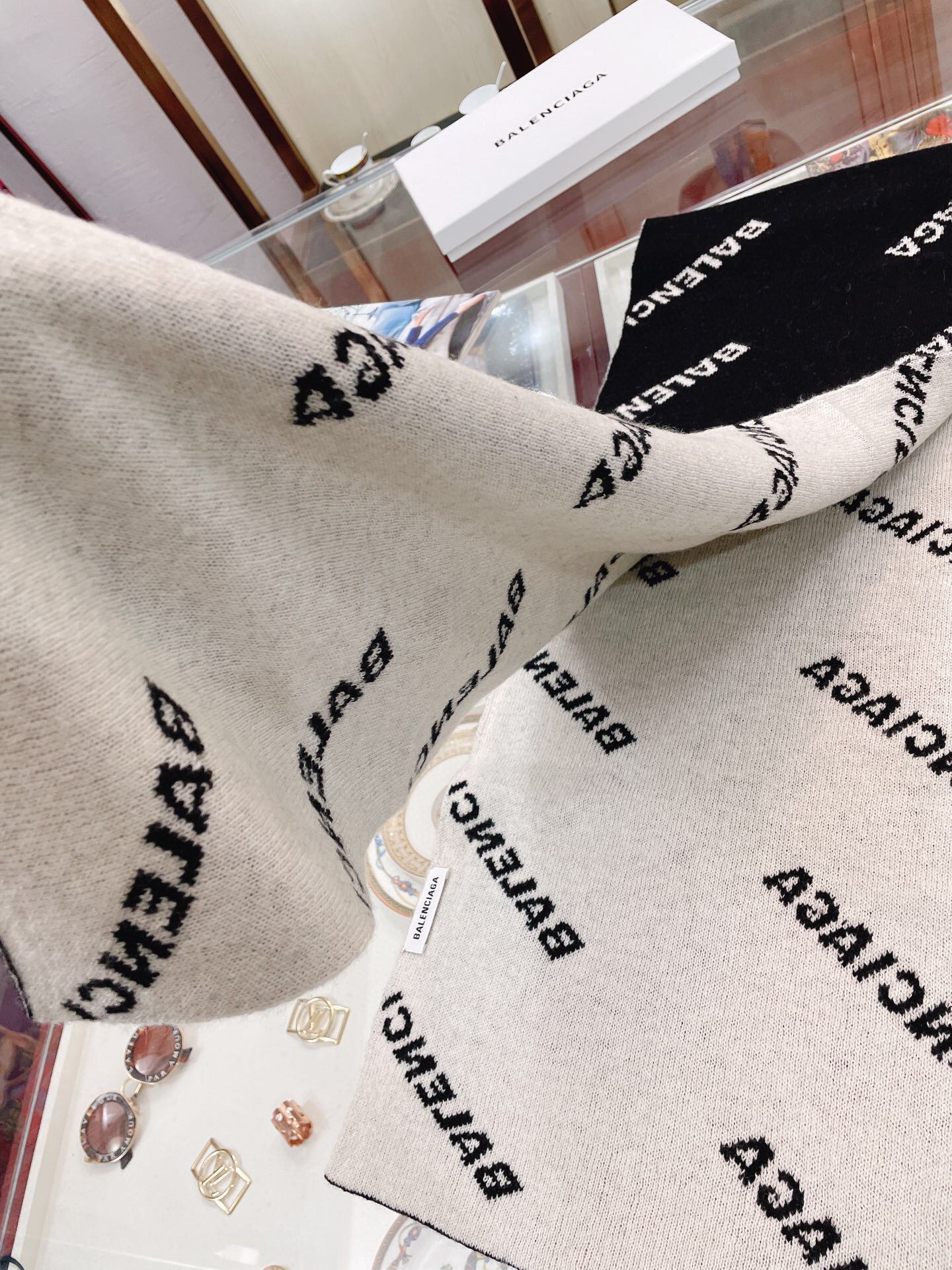 Balenciaga 26.99 code 391-5391-R gallery