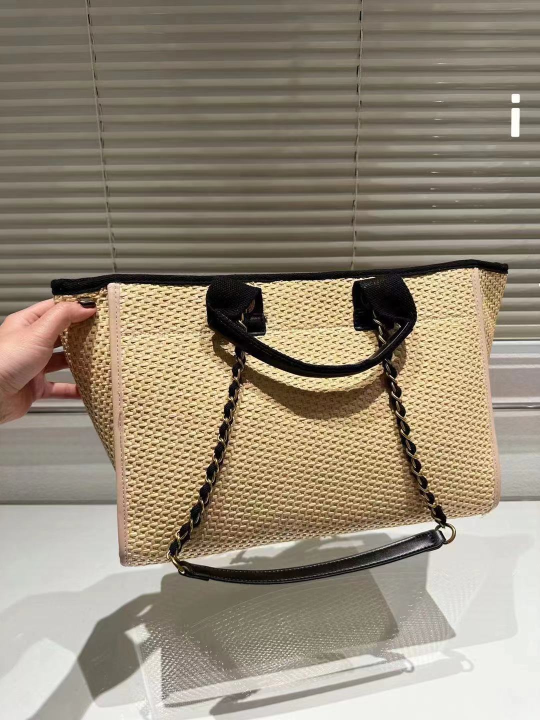 CHANEL  67.69$     code  472-6546-R gallery