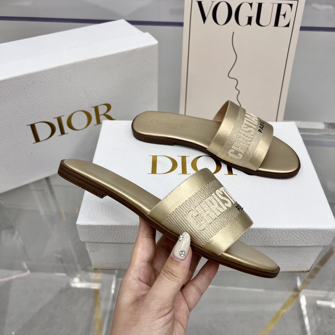 Dior 39.99$  code 449-7049-R gallery