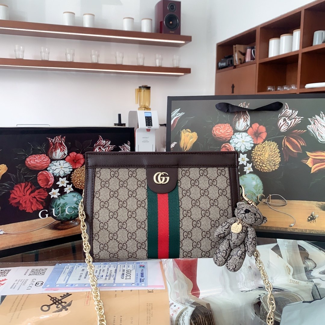 GU.CCI $72 gallery