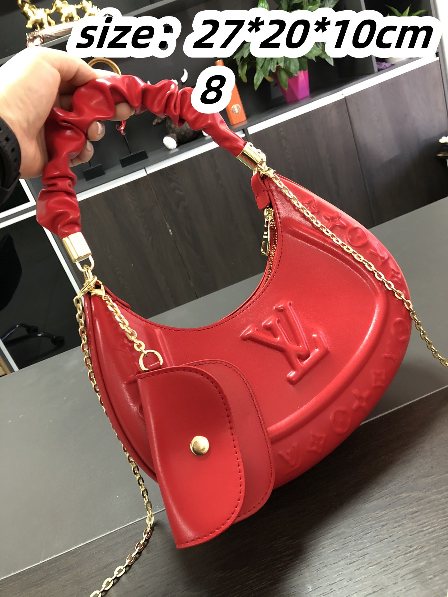 LV 27.99$  code 448-9695-T gallery