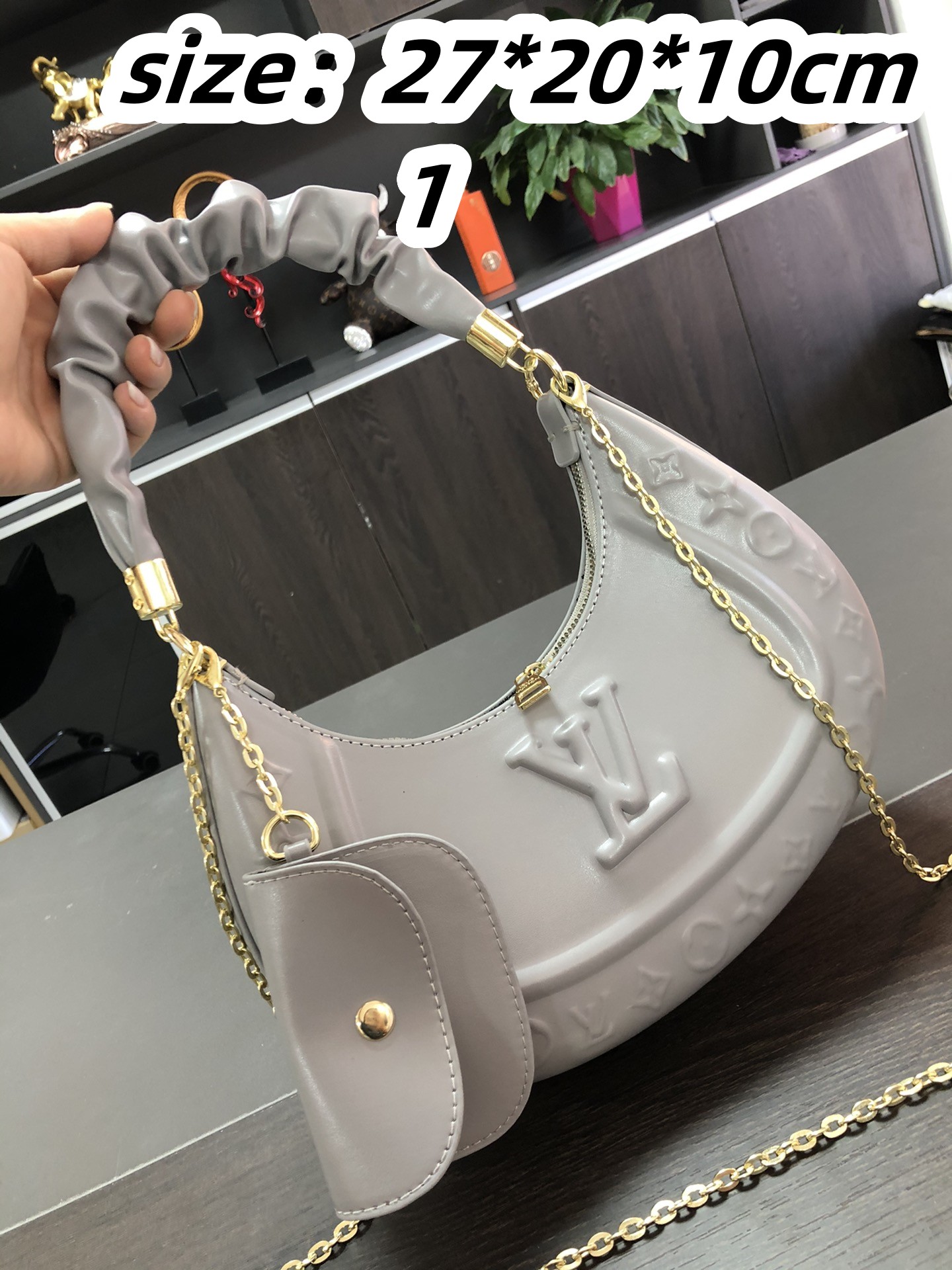 LV 27.99$  code 448-9695-T gallery