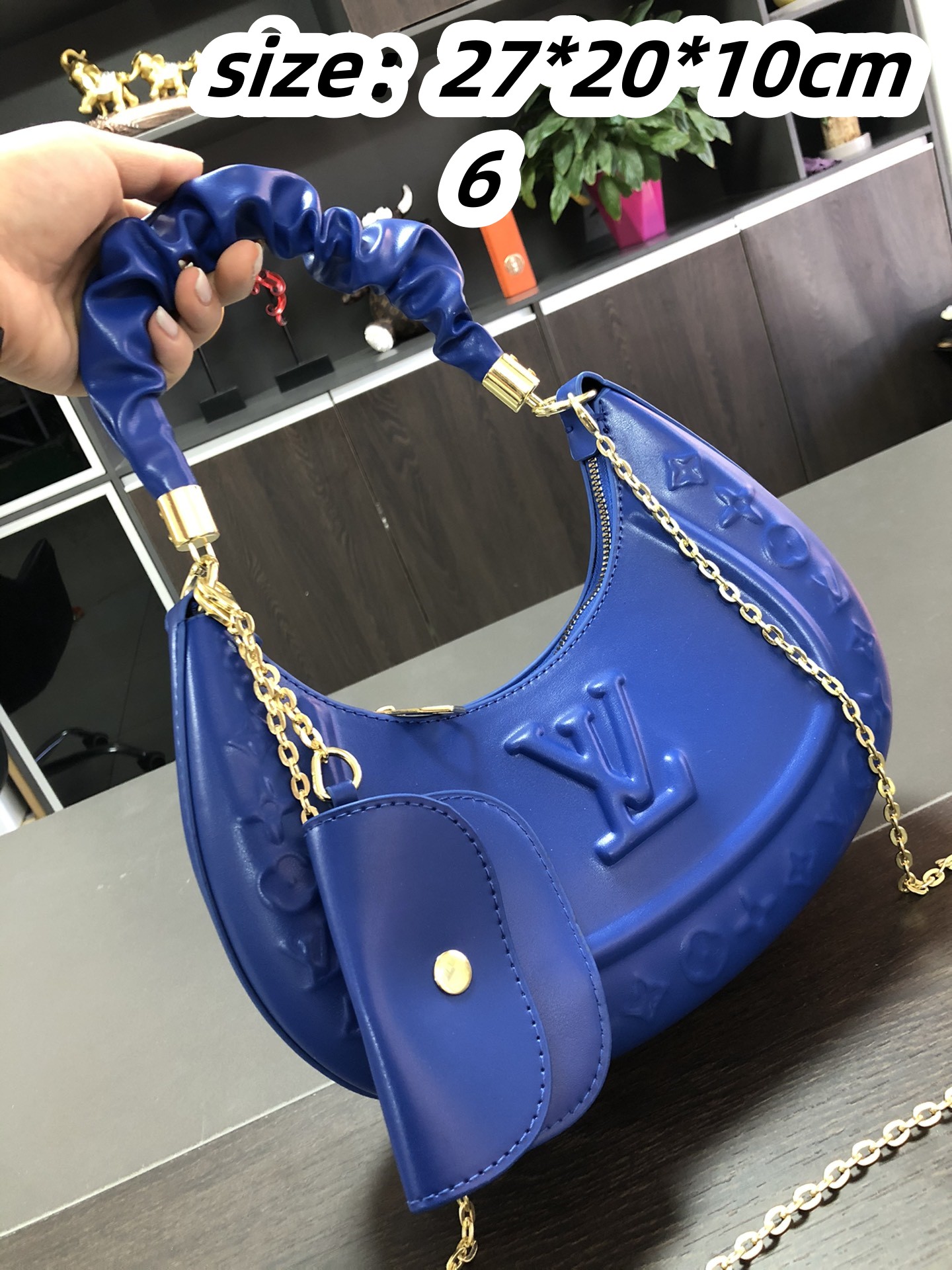 LV 27.99$  code 448-9695-T gallery