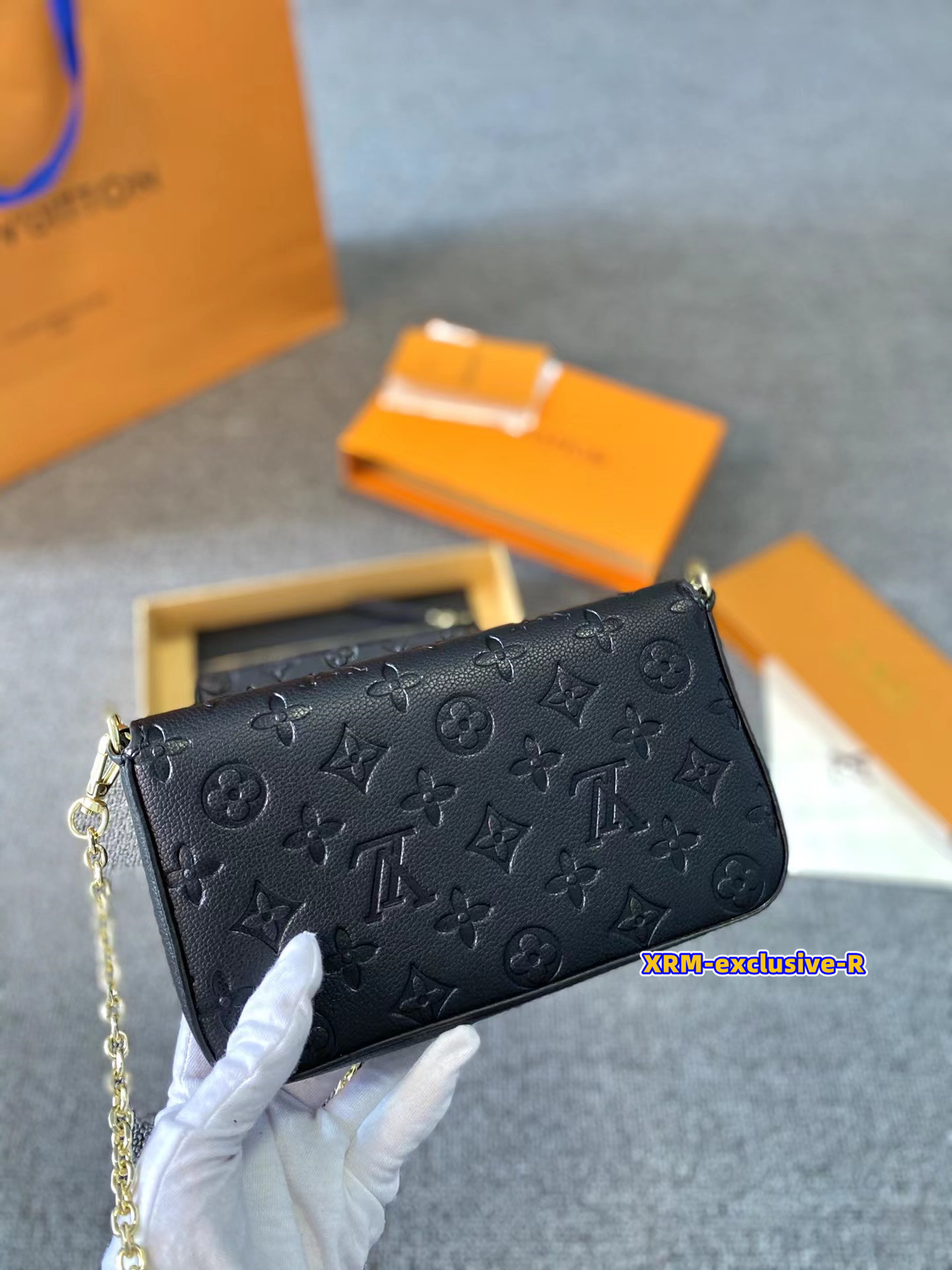 LV 36.66$ code472-5994-R gallery