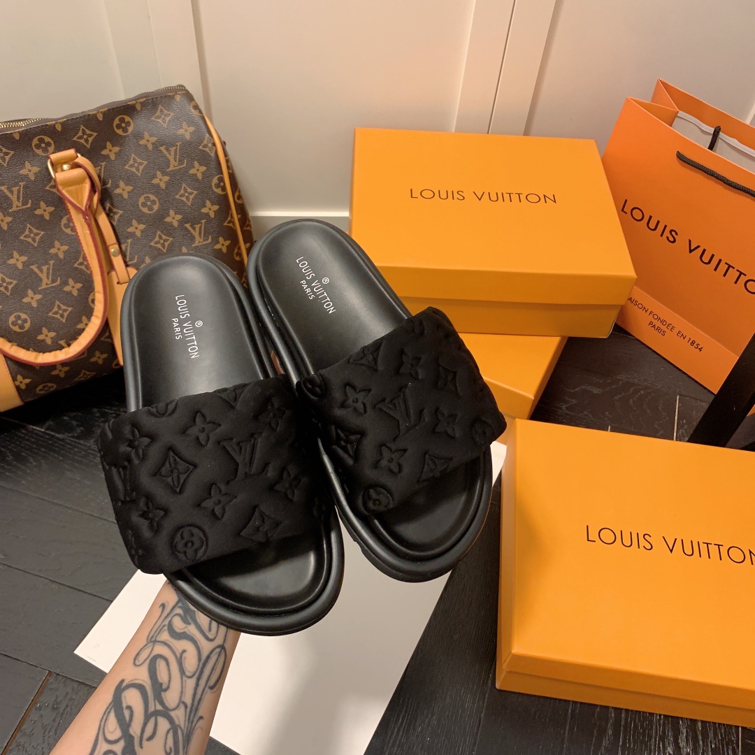 LV 44.99$ code 449-5807-R gallery