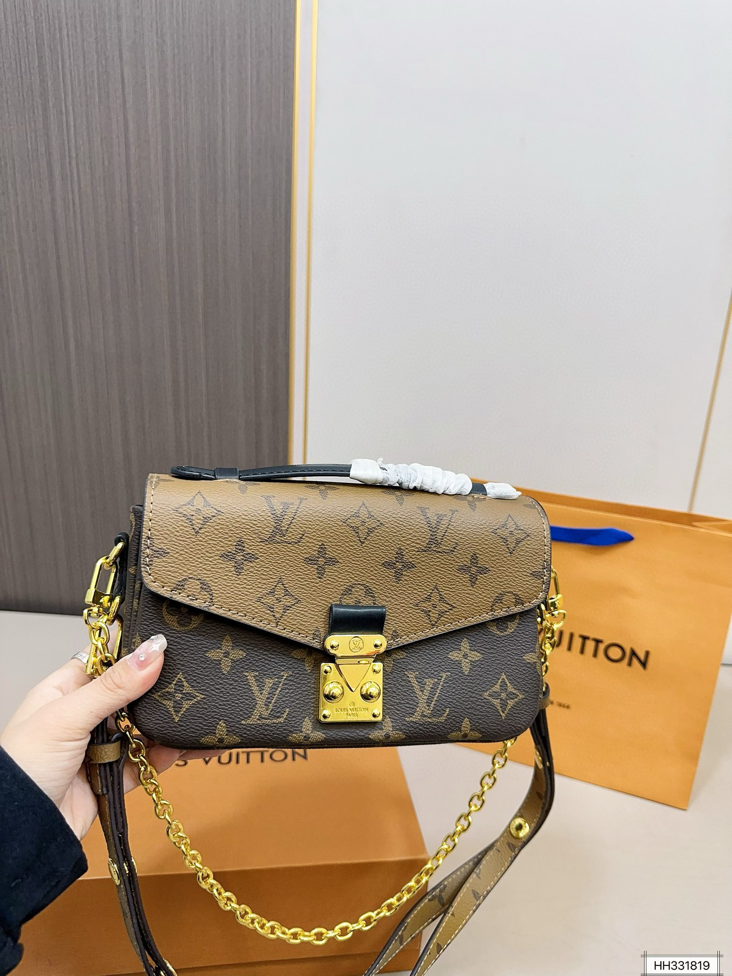 LV 49.34$   10193-T gallery