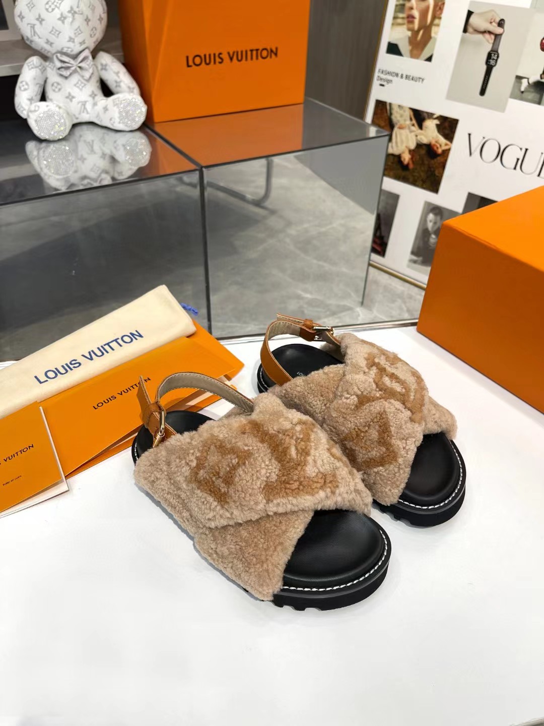 LV 69.66$ code 497-6350-R gallery